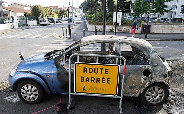 Imagen principal - Las consecuencias de los altercados de anoche.