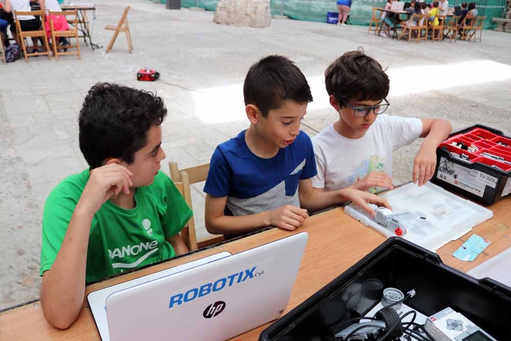 Fotos: Así han trabajado los niños en los talleres de Robotix