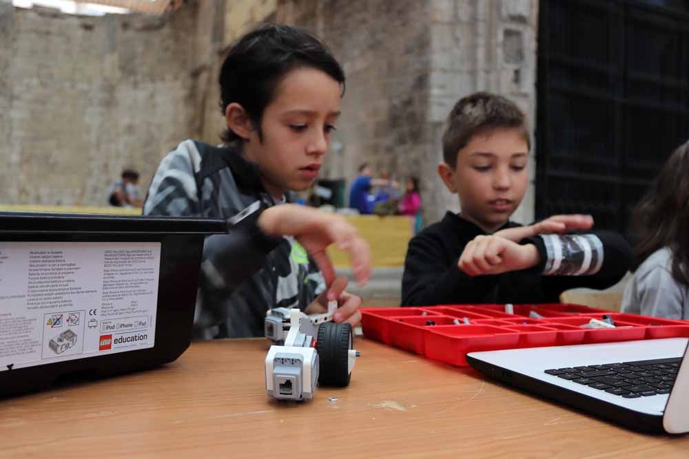 Fotos: Así han trabajado los niños en los talleres de Robotix