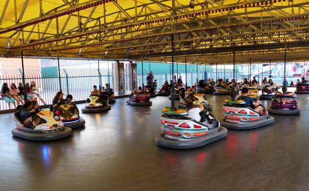 Galería. Los coches de choque son un clásico de la feria burgalesa