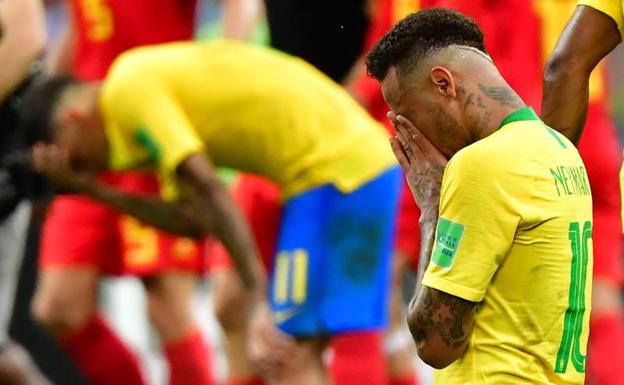 Los jugadores de Brasil, tras decir adiós al Mundial.