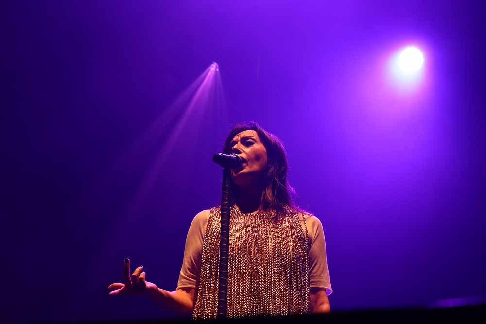 La cantante gallega ofreció un concierto en Burgos, íntimo y vital, dentro de la programación de las Fiestas de San Pedro y San Pablo