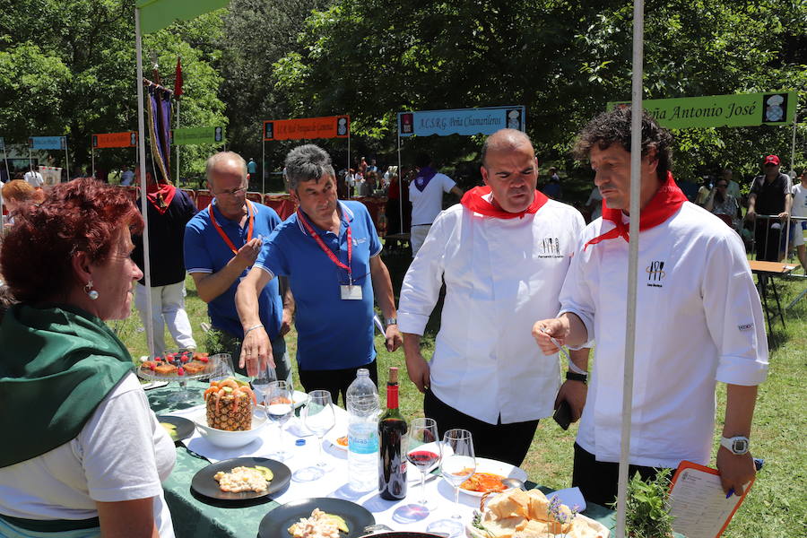 El Parque de Fuentes Blancas fue, como es habitual, el escenario de las últimas citas de los Sampedros: el Día de las Peñas y la quincuagésima primera edición del Concurso del Buen Yantar