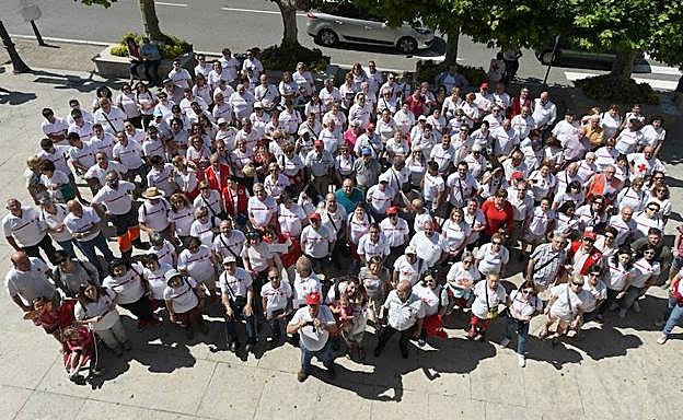 Grupo de voluntarios de Cruz Roja