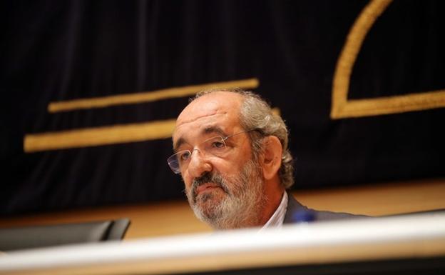 El expresidente de Caja España Santos Llamas, comparece en la comisión de investigación de las cajas. 