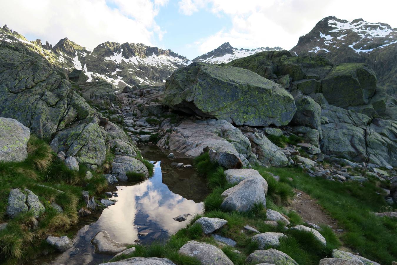 Ascensión a la Laguna Grande de Gredos desde la Plataforma.