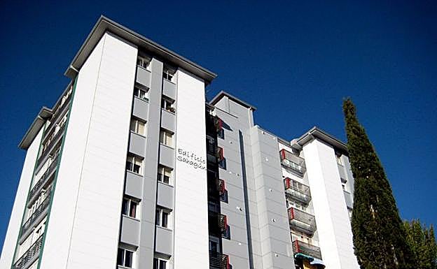 La cara del barrio sigue mejorándose con la rehabilitación de las fachadas