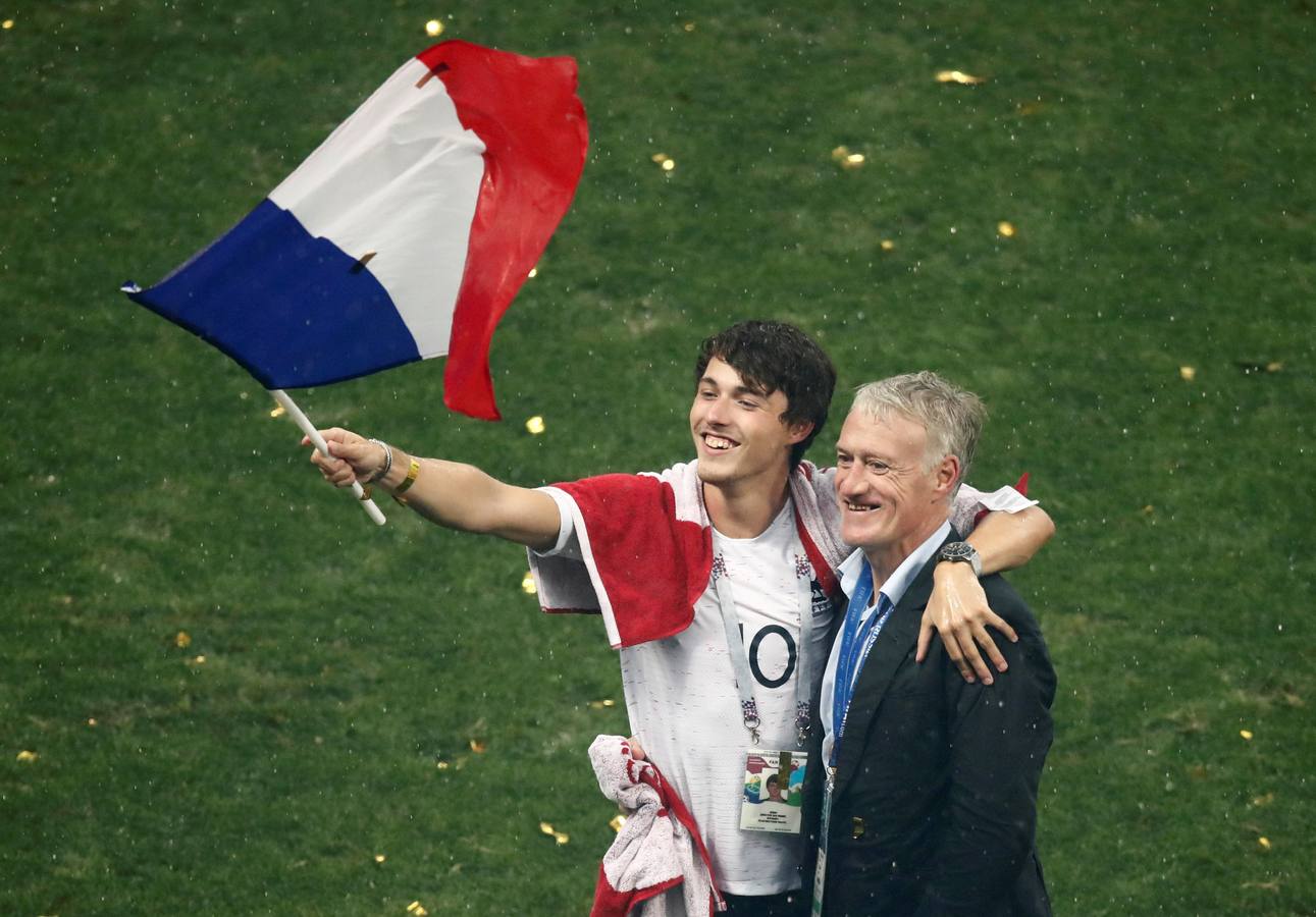 La selección francesa celebra su segunda estrella en la camiseta tras derrotar en la final a Croacia (4-2).