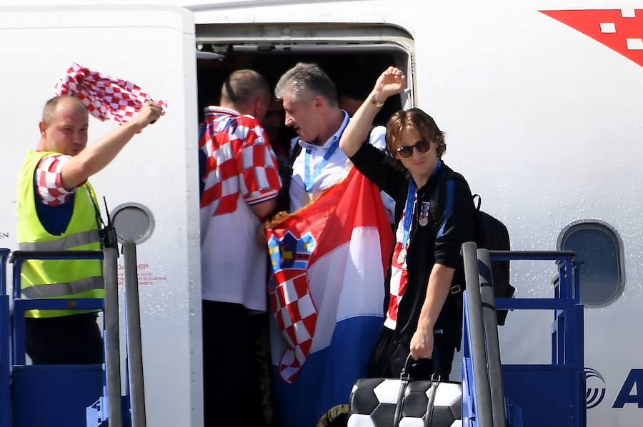 Miles de personas aclaman en Zagreb a los integrantes de la selección croata, subcampeona en el Mundial Rusia. 