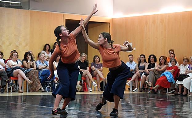 Alumnos de la Escuela Profesional de Danza de Castilla y León ofrecen en el MEH un espectáculo dentro de los actos del VIII Centenario de la Catedral