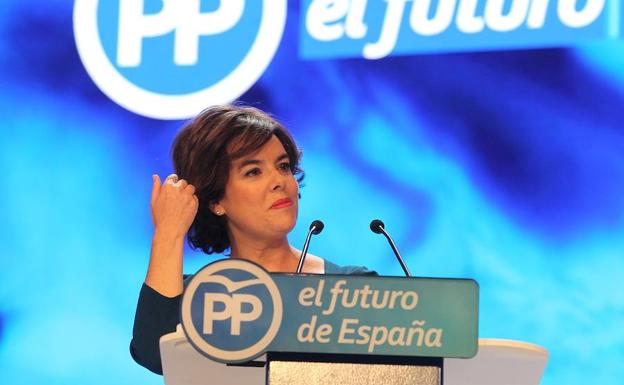 Jornada de clausura del XIX Congreso Nacional Extraordinario del PP en el que será elegido el nuevo presidente de la formación. En la imagen la candidata Soraya Sáenz de Santamaría, durante su intervención. 