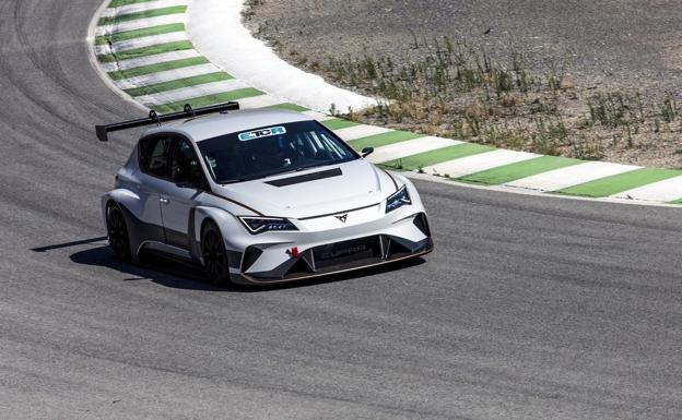 Gené prueba el Cupra e-Racer