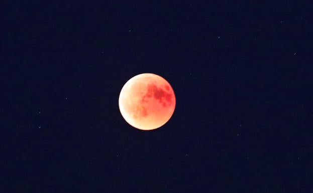 Imagen de la Luna durante el eclipse tomada en Burgos.