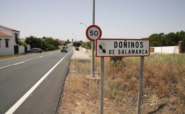 Entrada principal a Doñinos.