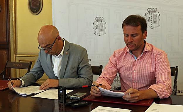 Borja Suarez, a la derecha, junto a Luis Jorge del Barco.