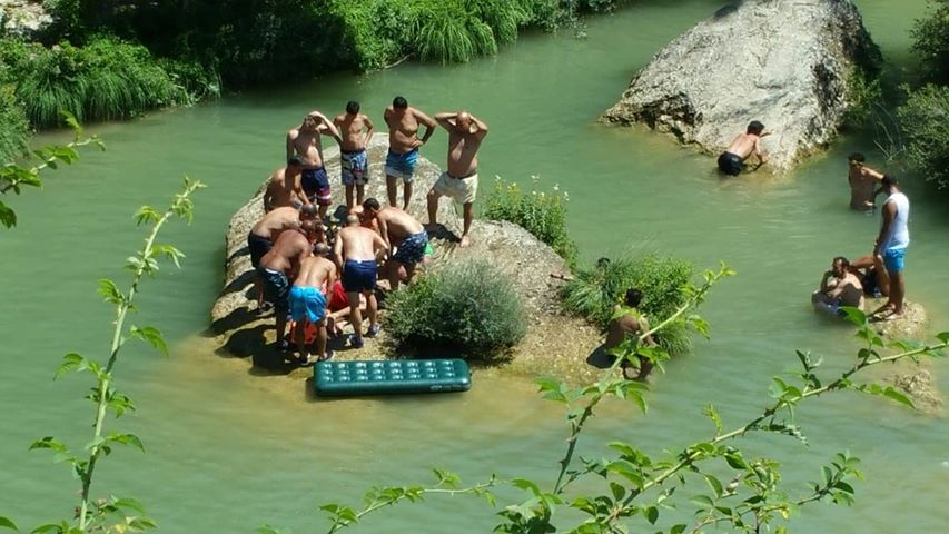 Fotos: Rescate de un bañista tras lanzarse desde la cascada de Pedrosa de Tobalina