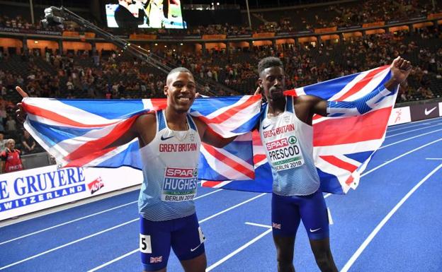 Hughes y Prescod, tras ganar el oro y la plata. 