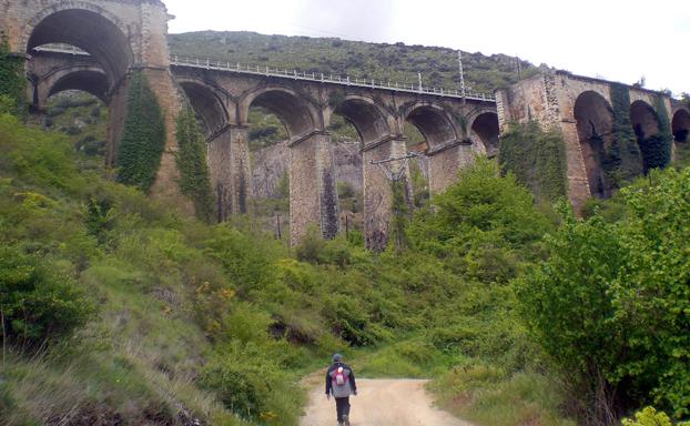 La Vía Bayona atraviesa por el espectacular paisaje del desfiladero de Pancorbo