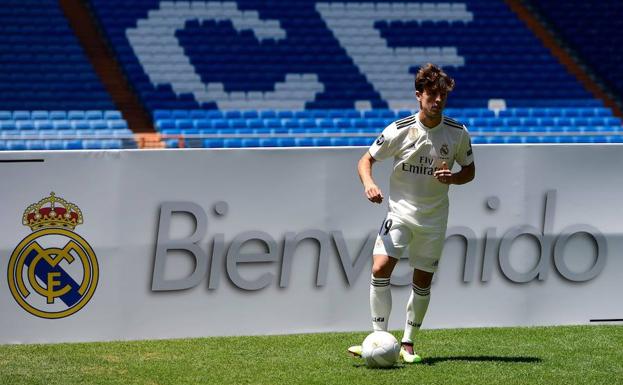 Álvaro Odriozola, el día de su presentación con el Real Madrid. 