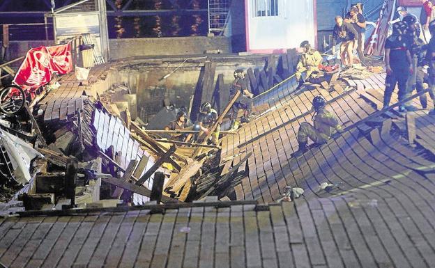 Muelle hundido en Vigo.