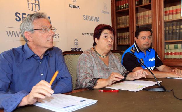 Ramón Muñoz-Torrero, Clara Luquero y Julio Rodríguez, en la rueda de prensa posterior a la Junta de Gobierno