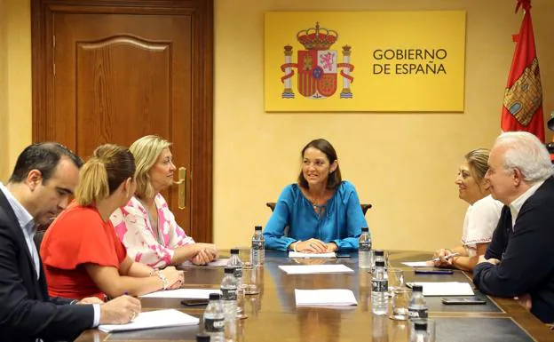 Reyes Maroto se ha reunido hoiy con Pilar del Olmo.