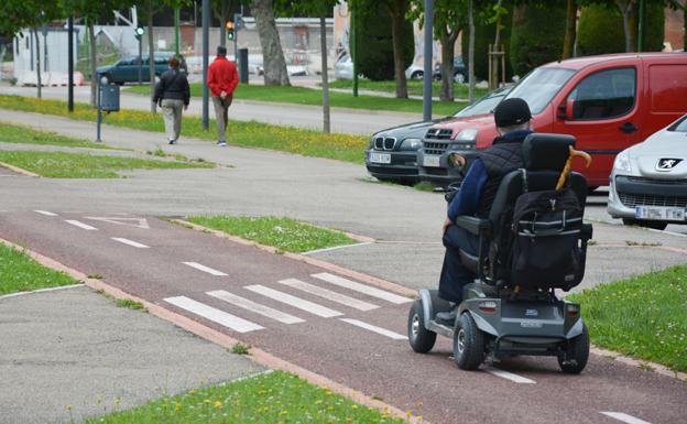 Ciudadanos considera una «aberración» que se regule la circulación de las sillas de ruedas por las vías ciclistas.