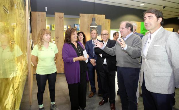 Juan Vicente Herrera ha visitado la Casa del parque de los Montes Obarenes en San Zadornil