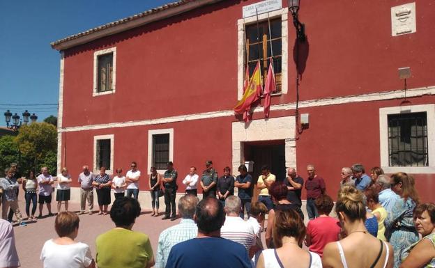 Minuto de silencio este domingo en el Ayuntamiento de Castrillo-Tejeriego.