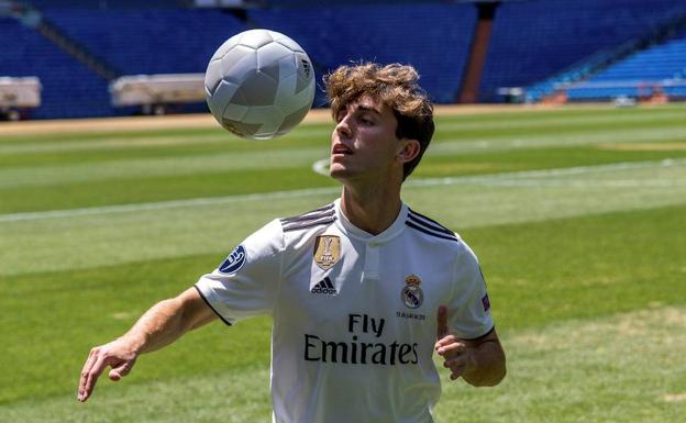 Álvaro Odriozola, el día de su presentación como futbolista del Real Madrid. 