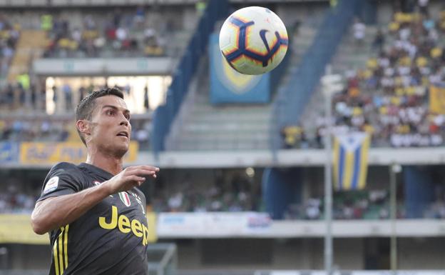 Cristiano Ronaldo con la camiseta de la Juventus. 