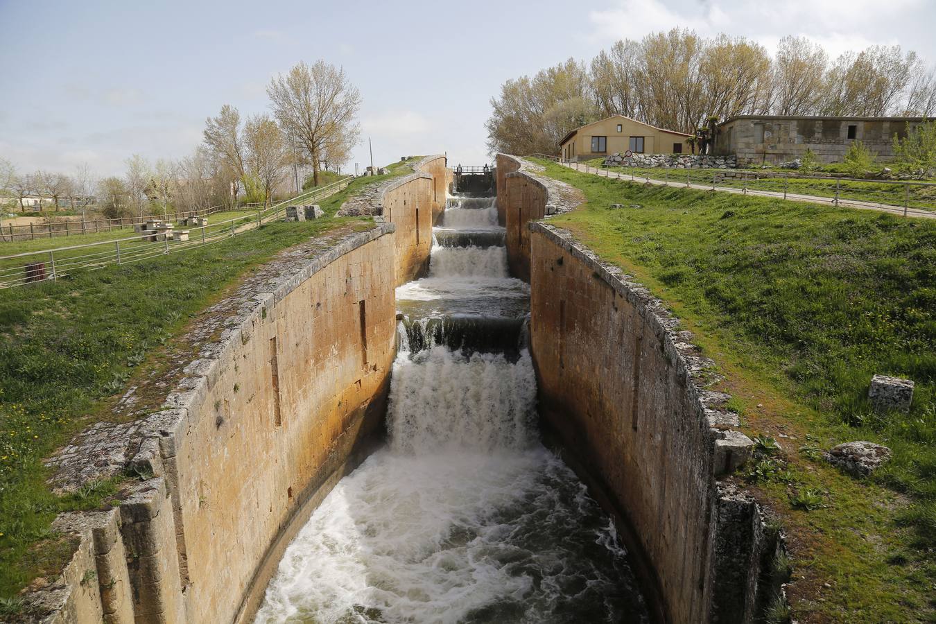 Esclusa del Canal de Castilla en Frómista.