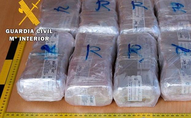 Tabletas de hachís que interceptó la Guardia Civil en enero de 2017 a los tres primeros detenidos.