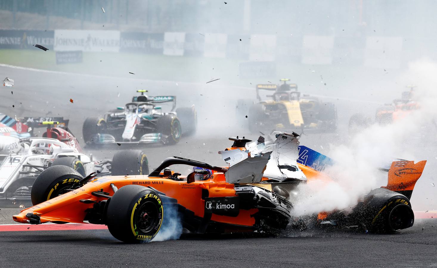 Fotos: Las imágenes del brutal accidente de Fernando Alonso