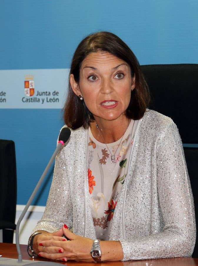 La ministra de Industria Reyes Maroto se suma a la reunión de Juan Vicente Herrera con el comité de empresa tras el anuncio del cese total de la actividad