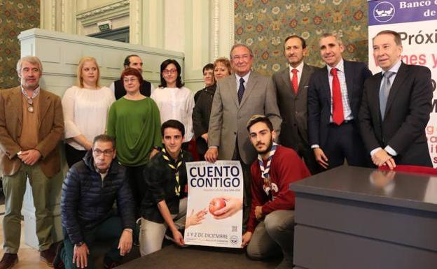 Foto de familia de la presentación de la campaña de recogida del pasado otoño.