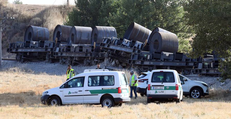 Fotos: Un tren de mercancías ha descarrillado en Sarracín, en la línea del Directo