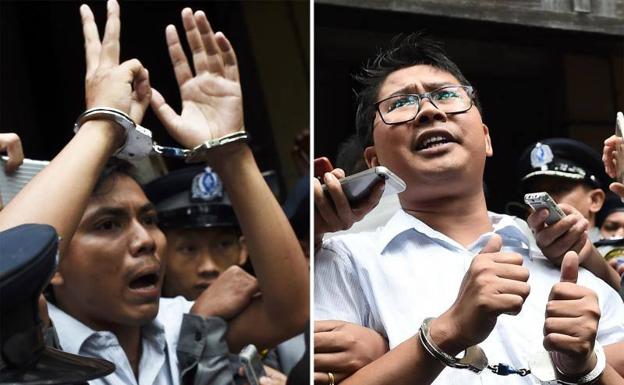 Los periodistas Kyaw Soe Oo (izquierda) y Wa Lone (dcha.) escoltados por la policía birmana.