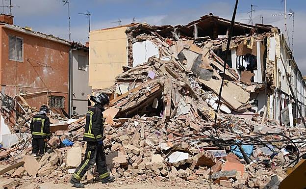 El Ayuntamiento realoja a dos familias afectadas por la explosión de la Barriada Inmaculada