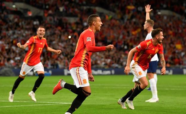 Rodrigo celebra su gol a Inglaterra.