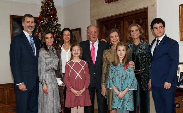 Reunión en La Zarzuela de la Familia Real junto a la infanta Elena y sus hijos.
