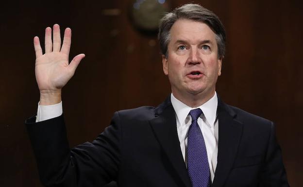 Brett Kavanaugh, el nominado por el presidente de EE.UU., Donald Trump, para el Tribunal Supremo, jura decir la verdad. 