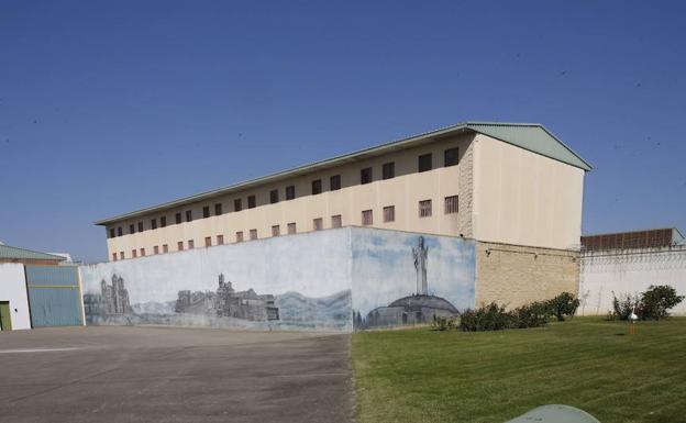 Imagen del exterior del Centro Penitenciario La Moraleja, en Dueñas. 