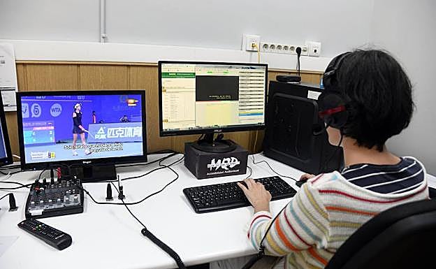 Galería. La empresa, pionera en España, se dedica al subtitulado en directo