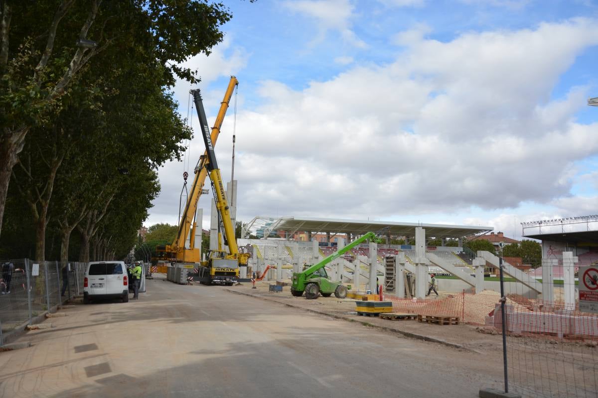 Fotos: La nueva grada de Lateral de El Plantío comienza a coger forma