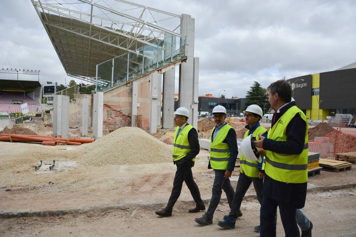 Fotos: La nueva grada de Lateral de El Plantío comienza a coger forma