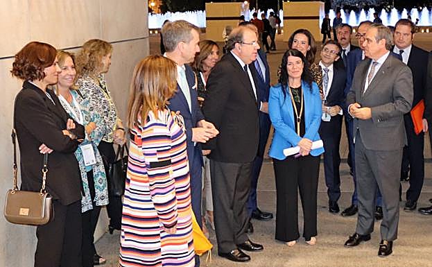 El presidente de la Junta no ha querido perderse este importante congreso, que se celebra por primera vez en la región