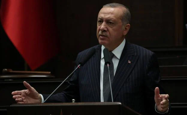 Erdogan da un discurso. 