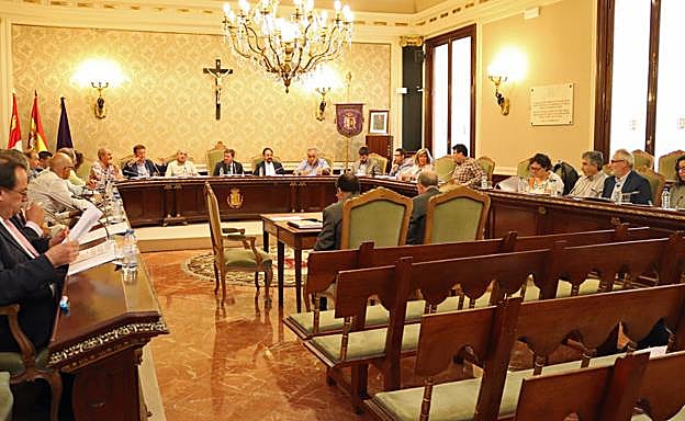 El Pleno de la Diputación ha votado por unanimidad trabajar en la reforma de la financiación local y autonómica. 