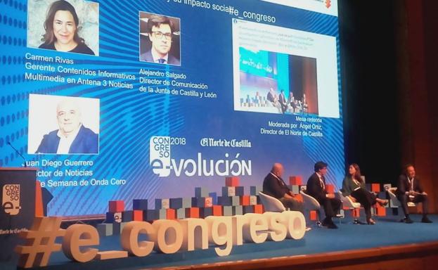 Coloquio sobre bulos, noticias falsas e influencers en el Congreso E-volución.